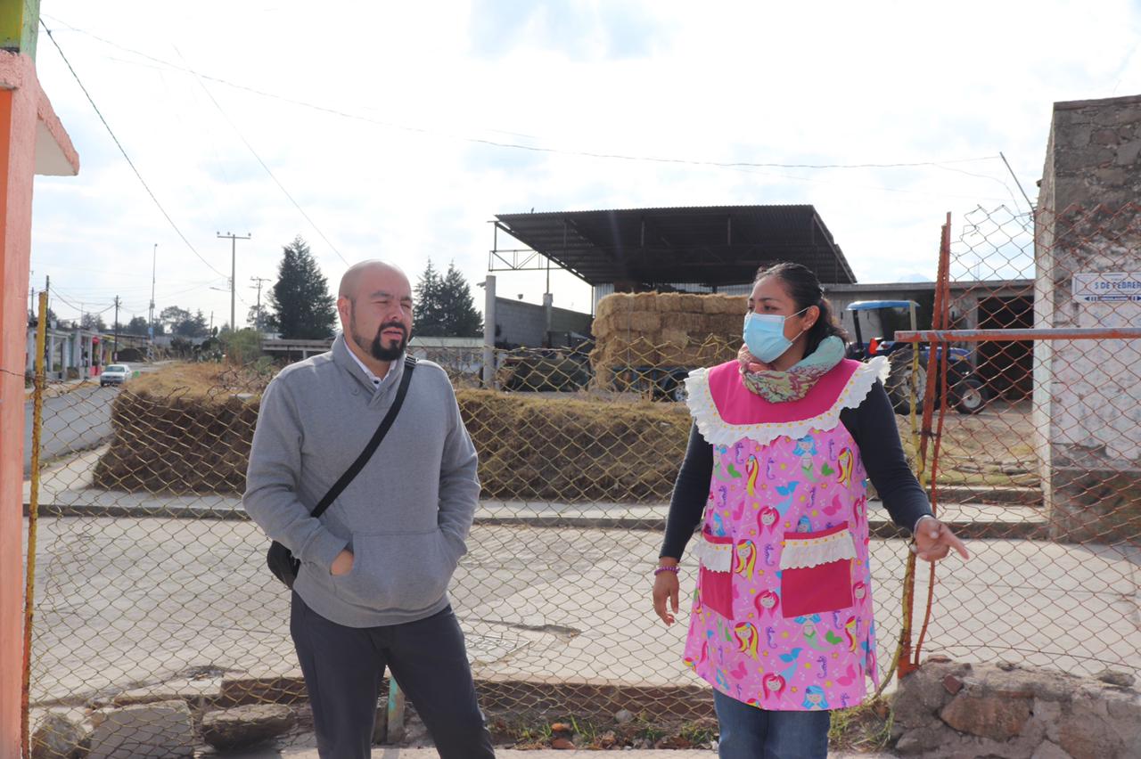 Con gestión de recursos, alcalde de Tzompantepec, Manuel Ramos, beneficia a jardín de niños